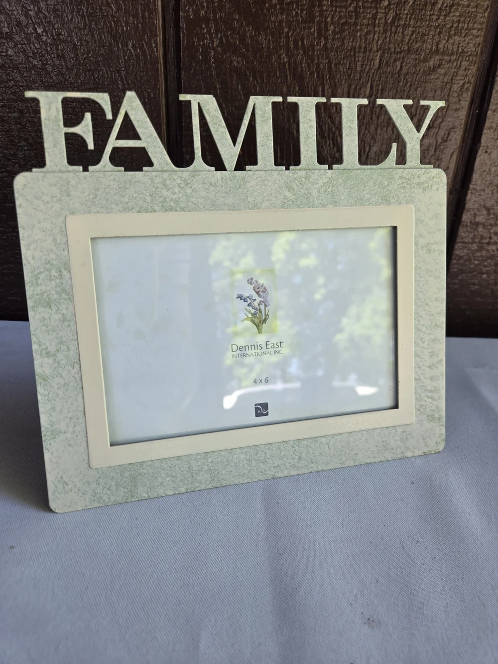'Family' 4x6 Picture Frame in Pale Green & Cream